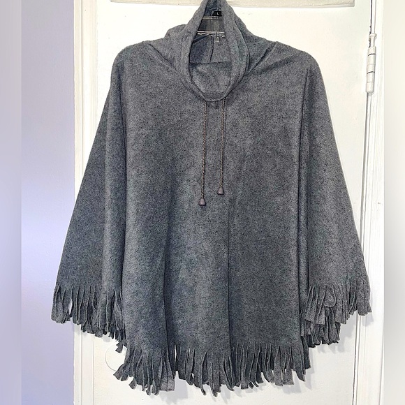 Basic additions plus gray fleece poncho - Picture 1 of 3